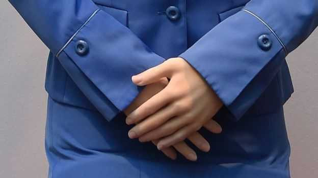 Con rô bốt có thể nói nhiều thứ tiếng và hoạt động mượt mà hơn nhờ được cải thiện hệ thống khí áp.