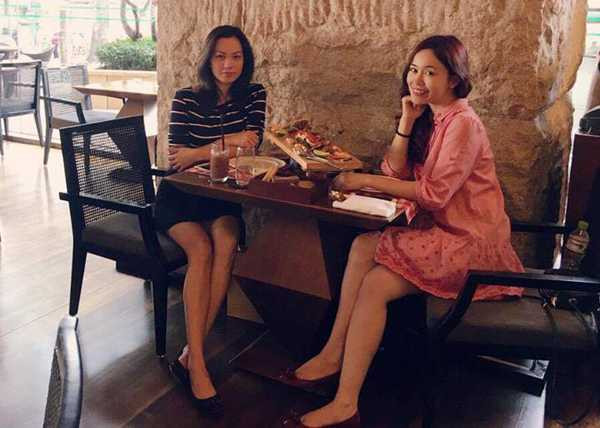 Siêu mẫu Ngọc Thúy vui vẻ bên bạn bè mặc Phan Như Thảo tố 'độc ác, hèn hạ'