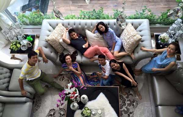 Siêu mẫu Ngọc Thúy vui vẻ bên bạn bè mặc Phan Như Thảo tố 'độc ác, hèn hạ'