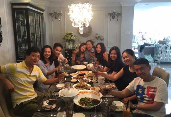 Siêu mẫu Ngọc Thúy vui vẻ bên bạn bè mặc Phan Như Thảo tố 'độc ác, hèn hạ'