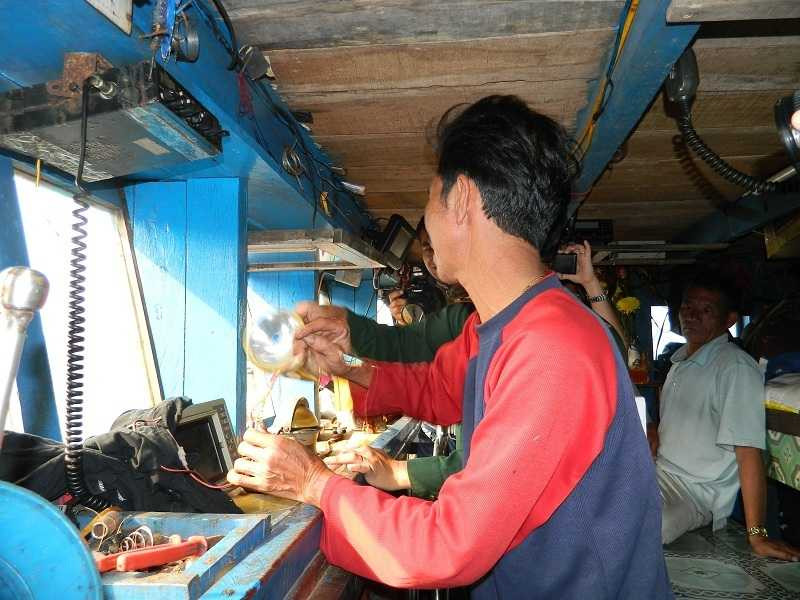 Những trang thiết bị, ngư cụ trên tàu QNa 91939 bị hư hỏng nặng, thiệt hại gần 1 tỷ đồng.