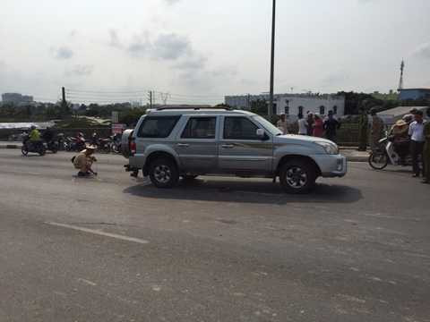 Hàng chục CSGT truy đuổi xe 'điên' đại náo phố Sài Gòn