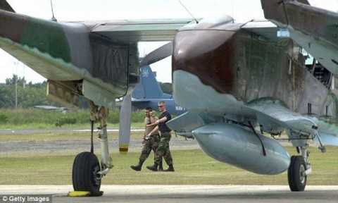 OV-10 Broncos chở tối đa 2 người, tốc độ bay 452km/giờ. OV-10 Broncos chở tối đa 2 người, tốc độ bay 452km/giờ.