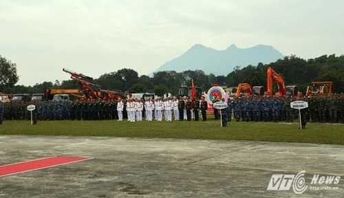 Các lực lượng tham gia lễ bế mạc hội thao - Ảnh: Hồng Pha