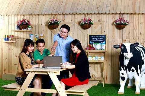 Tham gia chương trình Quản trị viên tập sự của Vinamilk, ứng viên có cơ hội làm việc trong một môi trường năng động với các chính sách về lương bổng và phúc lợi thật hấp dẫn; Trải nghiệm một chương trình đào tạo và phát triển một cách bài bản, đầy thách thức; và trở thành một nhà quản trị tài năng trong tương lai tại Vinamilk. Tham gia chương trình Quản trị viên tập sự của Vinamilk, ứng viên có cơ hội làm việc trong một môi trường năng động với các chính sách về lương bổng và phúc lợi thật hấp dẫn; Trải nghiệm một chương trình đào tạo và phát triển một cách bài bản, đầy thách thức; và trở thành một nhà quản trị tài năng trong tương lai tại Vinamilk.