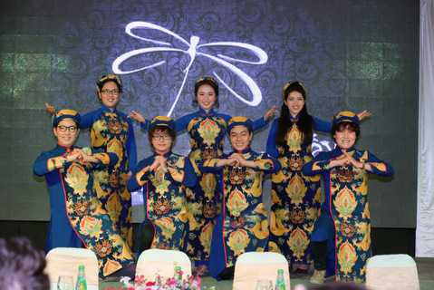 Nhóm Chuồn chuồn giấy