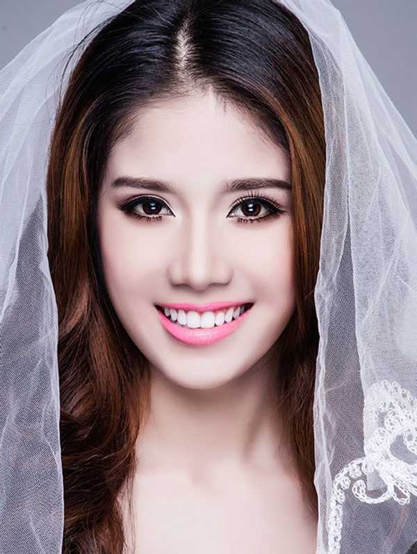 Á hậu Đồng Thanh Vy - Người đẹp từng 'đánh bại' Phạm Hương là ai?