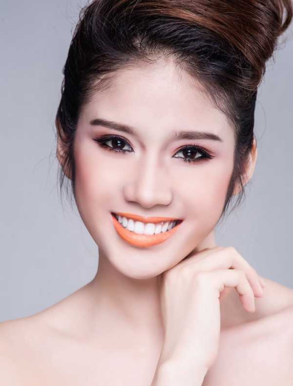 Á hậu Đồng Thanh Vy - Người đẹp từng 'đánh bại' Phạm Hương là ai?