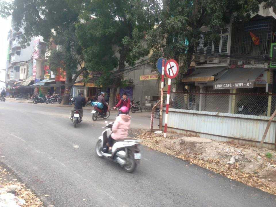 Nhiều người ngang nhiên chạy ngược chiều