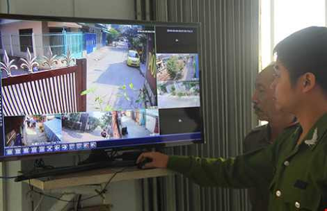 Camera an ninh được Công an TP Đà Nẵng vận động <a href='https://vtcnews.vn/xa-hoi.2.0.html' >xã hội</a> hóa lắp đặt tại phường Xuân Hà. (Ảnh: LÊ PHI/PLO).