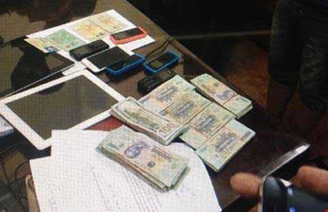 Tang vật thu giữ được tại nhà Hoàn.