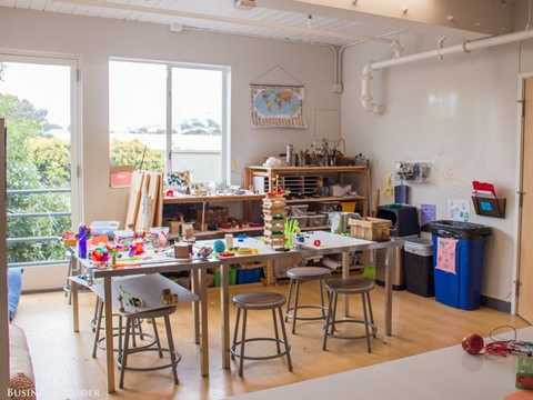 Năm 2000, bà tiếp tục giới thiệu một tên tuổi nữa, đó là công ty Emerson Collective - một công ty tập trung vào các sản phẩm dành cho xã hội và giáo dục Năm 2000, bà tiếp tục giới thiệu một tên tuổi nữa, đó là công ty Emerson Collective - một công ty tập trung vào các sản phẩm dành cho <a href='https://vtcnews.vn/xa-hoi.2.0.html' >xã hội</a> và <a href='https://vtcnews.vn/giao-duc.538.0.html' >giáo dục</a>