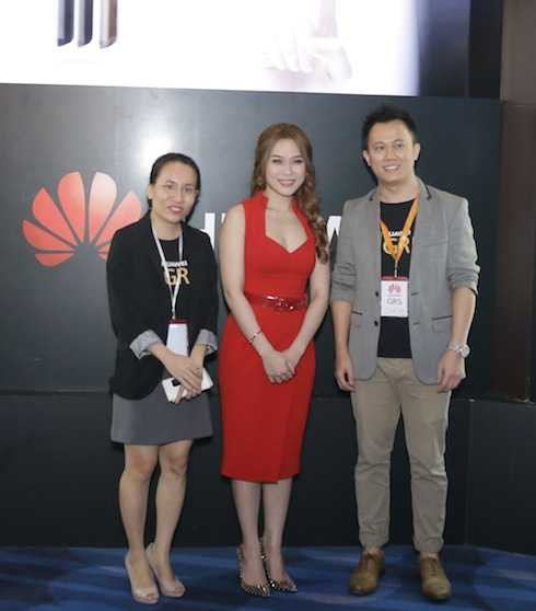 Mỹ Tâm vừa đến tham dự sự kiện 'Một chạm, vạn bất ngờ' được tổ chức tại một TTTM lớn tại Q.7, TP.HCM với tư cách đại sứ một dòng sản phẩm.