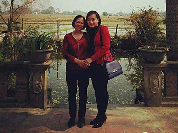 Hai mẹ con chị Hiền