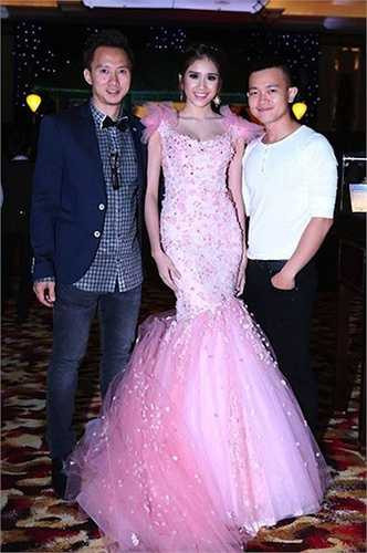 Cô tiếp tục việc học tại trường và các hoạt động cộng đồng.