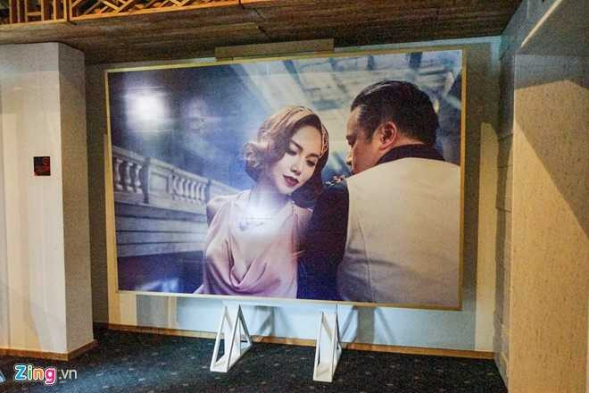 Vợ chồng Bình Minh quấn quýt dự hôn lễ Đinh Ngọc Diệp - Victor Vũ