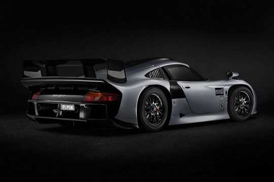 Thay vì có động cơ đặt sau đuôi như những chiếc 911 bình thường, dòng 911 GT1 có máy nằm giữa thân xe, khiến nhiều fan Porsche bảo thủ coi nó không phải là một chiếc 911 thực thụ. Thay vì có động cơ đặt sau đuôi như những chiếc 911 bình thường, dòng 911 GT1 có máy nằm giữa thân xe, khiến nhiều fan Porsche bảo thủ coi nó không phải là một chiếc 911 thực thụ.