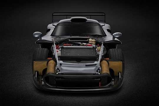 So với những chiếc 911 GT1 bản đường phố Straßenversions với chỉ 544 mã lực, một chiếc 911 GT1 Evo thực thụ vẫn có thể dễ dàng cho chúng hít khói ở bất kỳ điều kiện nào, đường đua hay đường phố. So với những chiếc 911 GT1 bản đường phố Straßenversions với chỉ 544 mã lực, một chiếc 911 GT1 Evo thực thụ vẫn có thể dễ dàng cho chúng hít khói ở bất kỳ điều kiện nào, đường đua hay đường phố.