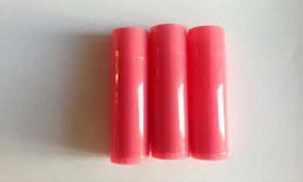 Tuy đang được bán nhiều trên thị trường nhưng son hanmade lại không có nhãn hiệu chi tiết. Vì thế, để chọn mua một thỏi son handmade chuẩn không hề dễ Tuy đang được bán nhiều trên thị trường nhưng son hanmade lại không có nhãn hiệu chi tiết. Vì thế, để chọn mua một thỏi son handmade chuẩn không hề dễ