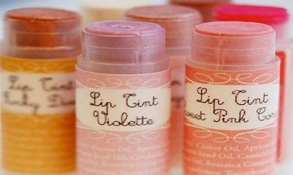 Trước hết, chị em nên chọn những cửa hàng bán mĩ phẩm uy tín để đặt mua son handmade nhằm đảm bảo về chất lượng. Khi đã chọn được màu son ưng ý, nên tìm hiểu thành phần của son để tránh bị kích ứng da. Trước hết, chị em nên chọn những cửa hàng bán mĩ phẩm uy tín để đặt mua son handmade nhằm đảm bảo về chất lượng. Khi đã chọn được màu son ưng ý, nên tìm hiểu thành phần của son để tránh bị kích ứng da.