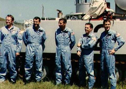 Phi hành đoàn tàu STS-51J