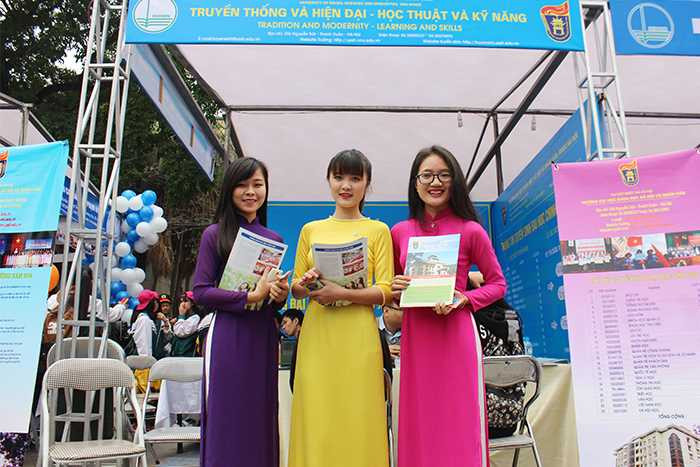 Ngày hội tư vấn-tuyển sinh.