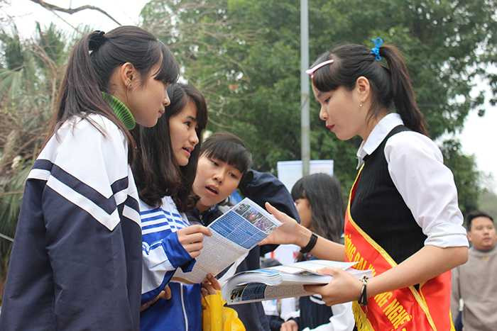 Ngày hội tư vấn-tuyển sinh.