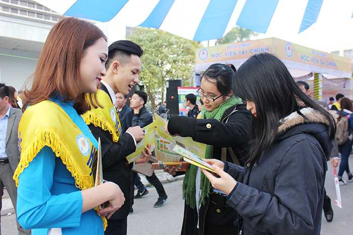 Ngày hội tư vấn-tuyển sinh.