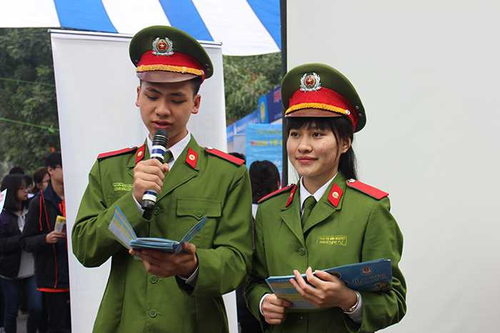 Ngày hội tư vấn-tuyển sinh.