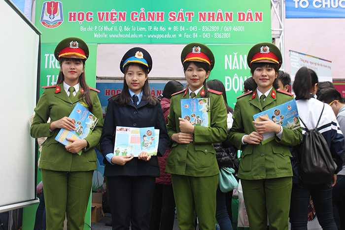 Ngày hội tư vấn-tuyển sinh.