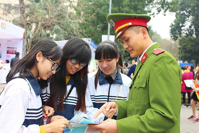 Ngày hội tư vấn-tuyển sinh.