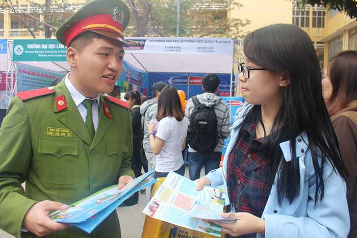 Ngày hội tư vấn-tuyển sinh.