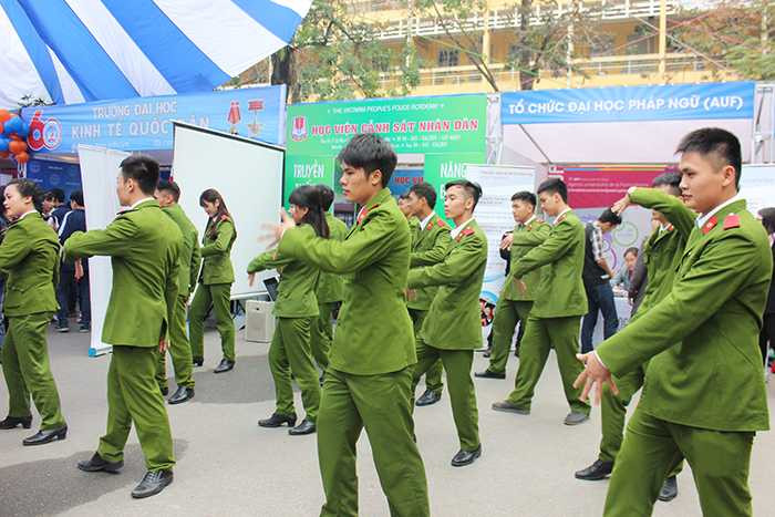 Ngày hội tư vấn-tuyển sinh.