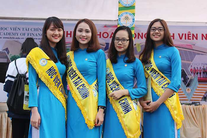 Ngày hội tư vấn-tuyển sinh.