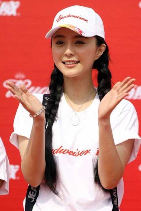 Cô trông trẻ hơn tuổi thật rất nhiều.