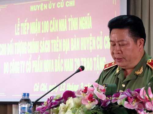 Trung tướng Bùi Văn Thành: Món quà sẽ phần nào giúp cho các gia đình có một “mái ấm” để ổn định cuộc sống, là nguồn động viên, cổ vũ mọi người cố gắng khắc phục khó khăn, tích cực phấn đấu...