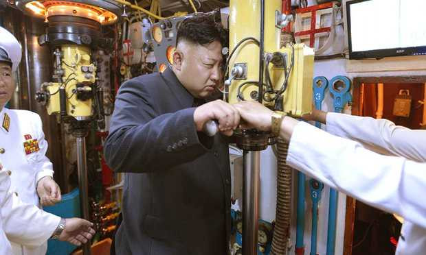 Chủ tịch Triều Tiên Kim Jong-un thị sát tàu ngầm