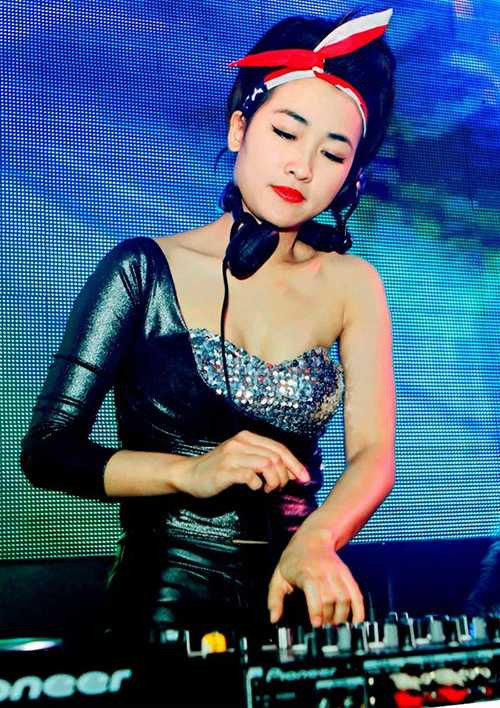 Thân hình bốc lửa của 5 nữ DJ nóng bỏng nhất