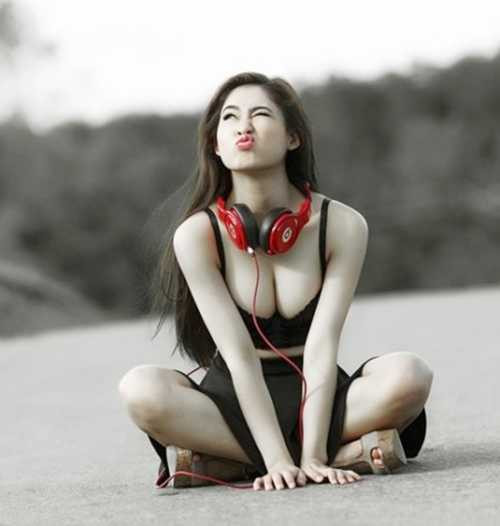 Thân hình bốc lửa của 5 nữ DJ nóng bỏng nhất