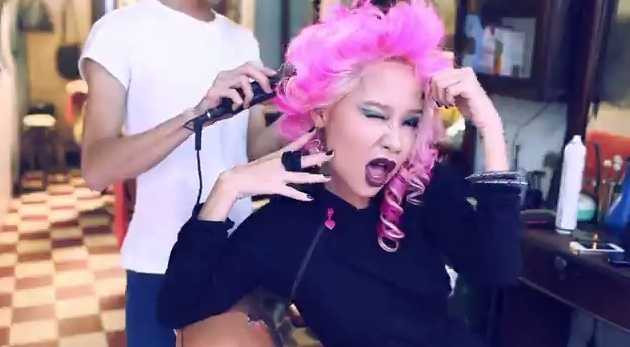 Mai Khôi có cá tính mạnh, đôi lúc hơi 'quái'.