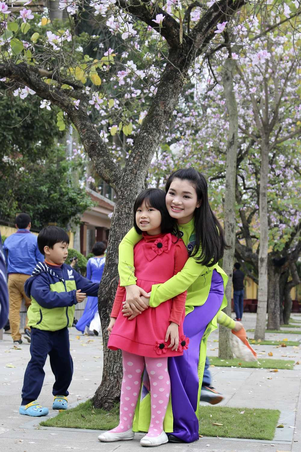 Có những bạn đầu tư trang phục, thuê thợ ảnh để có được những bức ảnh ưng ý - ảnh 5