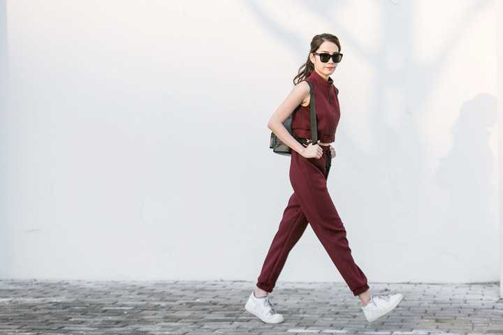 Hoa khôi Nam Em vai trần nõn nà, đọ vẻ yêu kiều cùng Hà Thu