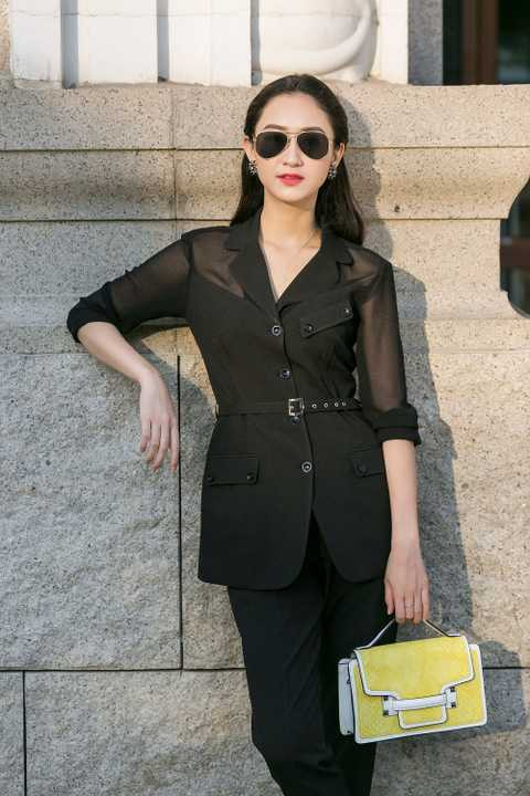 Cùng xem thêm một số hình ảnh của Á hậu Hà Thu và Hoa khôi Nam Em: