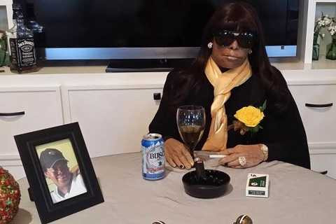 Miriam Burbank qua đời vì trận ung thư hồi đầu tháng 6 năm 2014