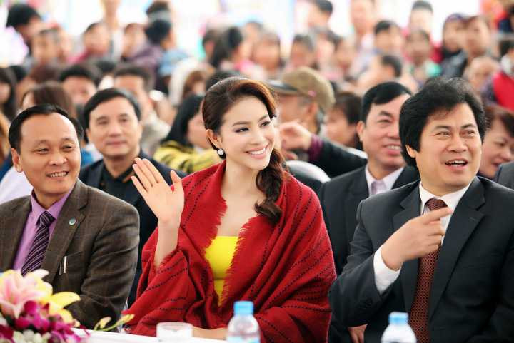 Vừa trở về từ chuyến công tác tại New Zealand nhưng Phạm Hương không dành thời gian nghỉ ngơi mà lập tức tiếp tục chuỗi công việc dày đặc của mình