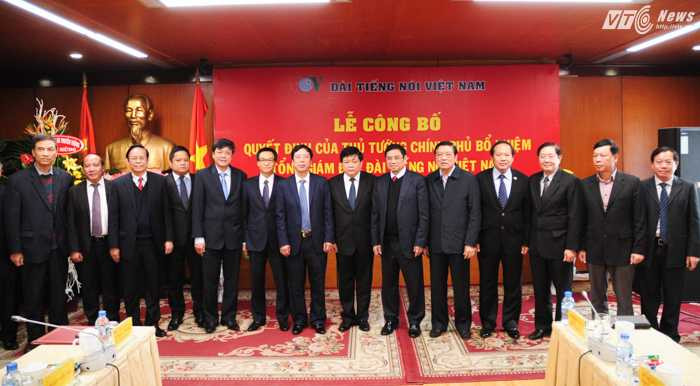 Các đại biểu chụp ảnh lưu niệm - Ảnh: Tùng Đinh