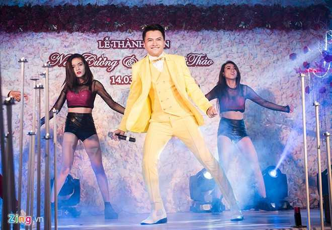 Phương Mỹ Chi hát mừng đám cưới ca sĩ Nam Cường