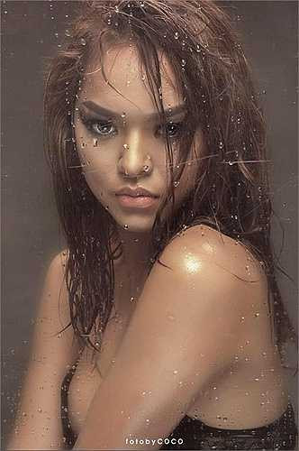 Sau người mẫu Thùy Trang, Phan Như Thảo và Celine Dương, chân dài có gương mặt cá tính Quỳnh Mai là đại diện của Việt Nam tham dự show Asia's Next Top Model năm nay.