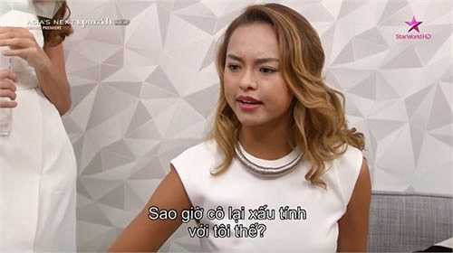 Trước đây, 3 đại diện Việt Nam khác là Như Thảo, Celia Dương hay Thùy Trang cũng gặp phải nhiều tình huống khó chịu trong nhà chung. Tuy nhiên, họ chọn cách không phản kháng trước thái độ của thí sinh các nước. Và Quỳnh Mai là đại diện Việt Nam duy nhất tỏ ra mình không dễ bị cô lập, ăn hiếp ngay khi mới bước chân vào môi trường được cho là rất khắc nghiệt ấy.