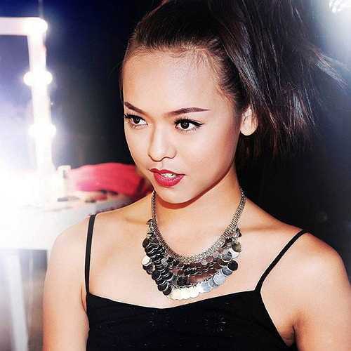 Trong giới người mẫu để nổi tiếng đã khó, là một người mẫu có vóc dáng đầy đặn muốn tiến xa trong ngành công nghiệp này lại càng khó khăn hơn gấp nhiều lần. Thuộc tuýp người mẫu 'có da có thịt', Quỳnh Mai luôn giữ quan điểm nhất quán về vẻ đẹp hình thể, và tự tin bản thân sẽ tiến xa bằng nỗ lực không ngừng.